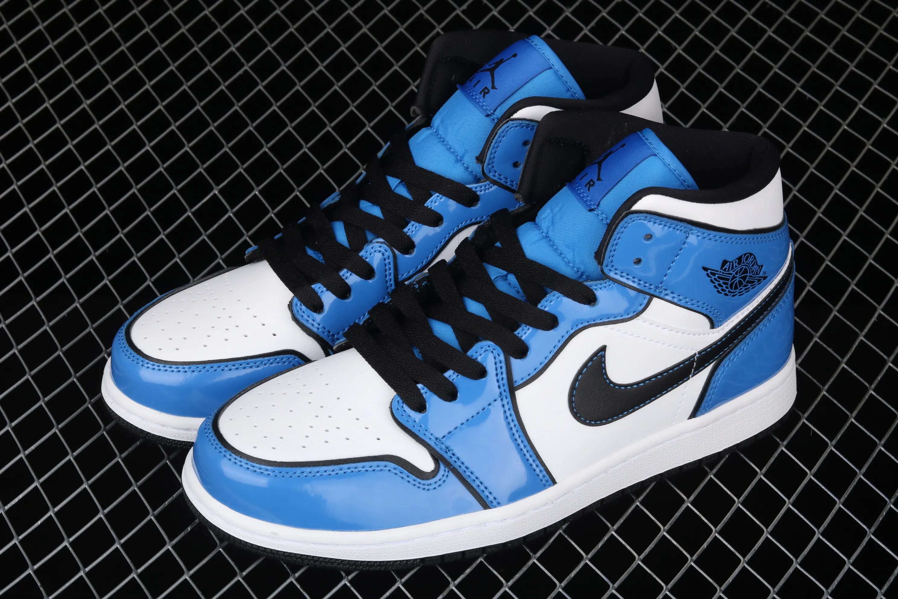 All categories Air Jordan Jordan series basketball shoes Air Jordan 1 Mid G version pure original Air Jordan 1 Mid AJ1 Joe 1 patent leather white and blue two-dimensional small lightning Chinese basketball shoes DD6834-402